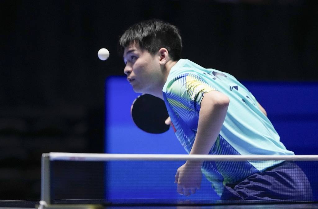 体坛联播｜热刺1比3水晶宫遭遇五连败，郭艾伦前叉韧带断裂